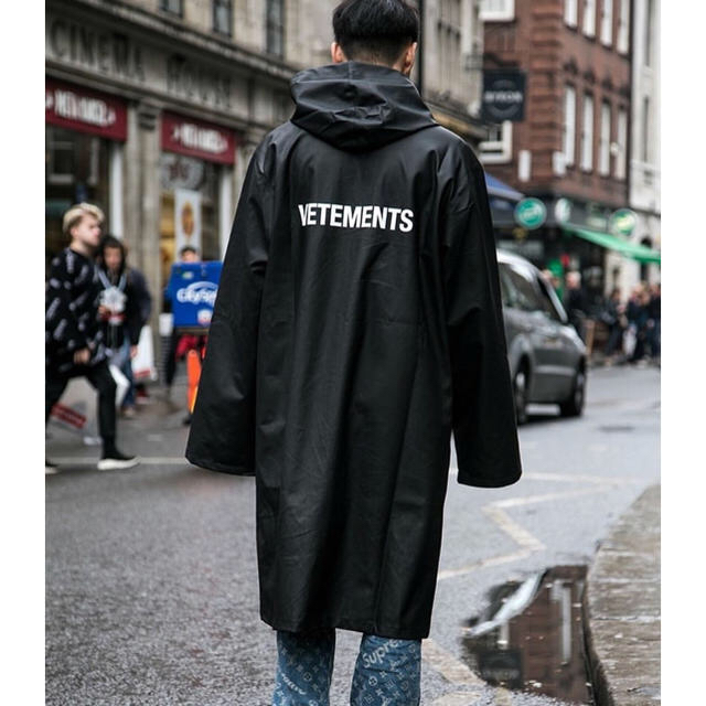 オンライン人気商品 【VETEMENTS】ヴェトモンライトコート アウター