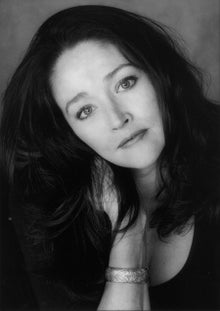 オリヴィア・ハッセー直筆サイン入り2Lサイズ写真Olivia Hussey‥⑤