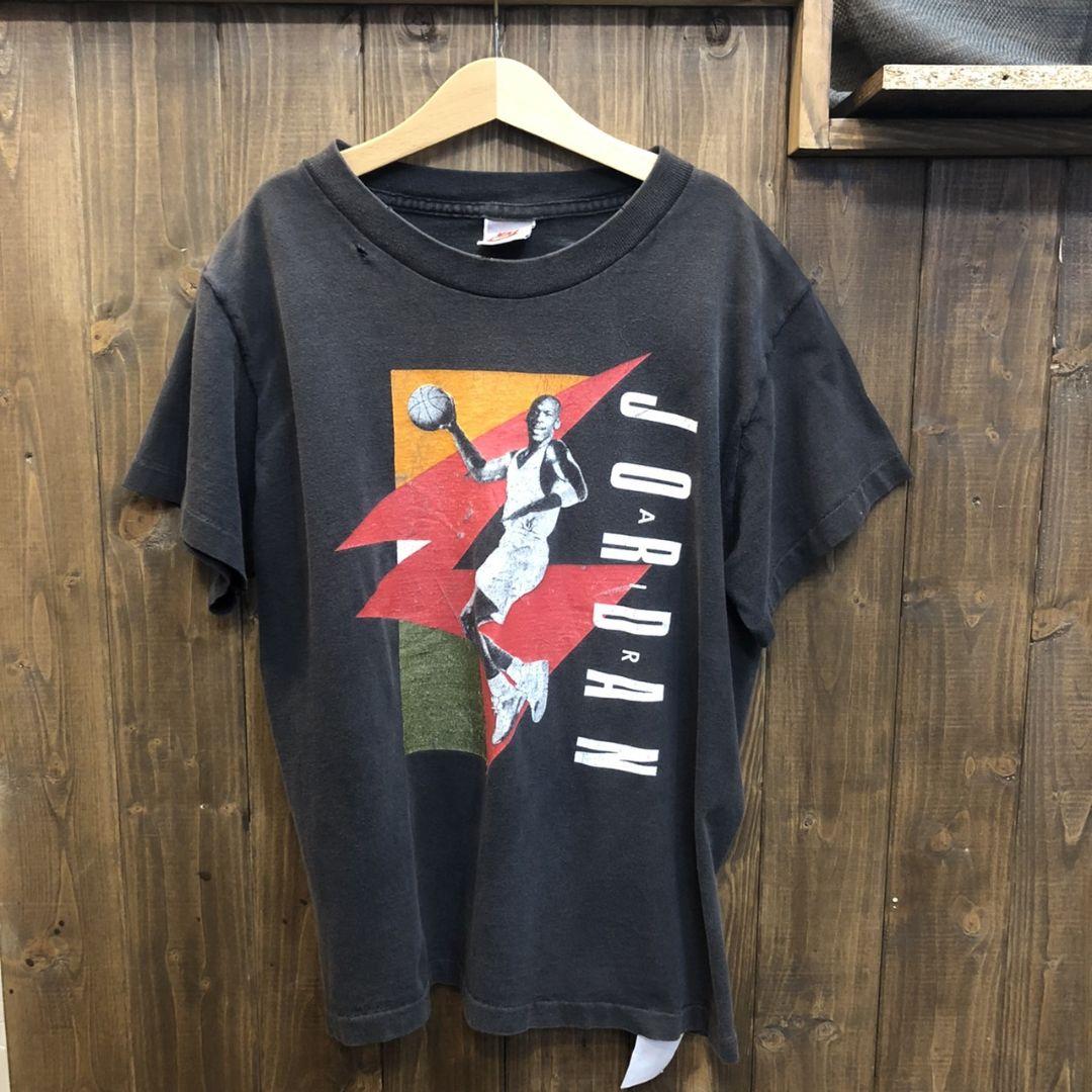 春色3カラー✧ Fendi 12歳〜 ロゴTシャツ キッズの一番大きいサイズ