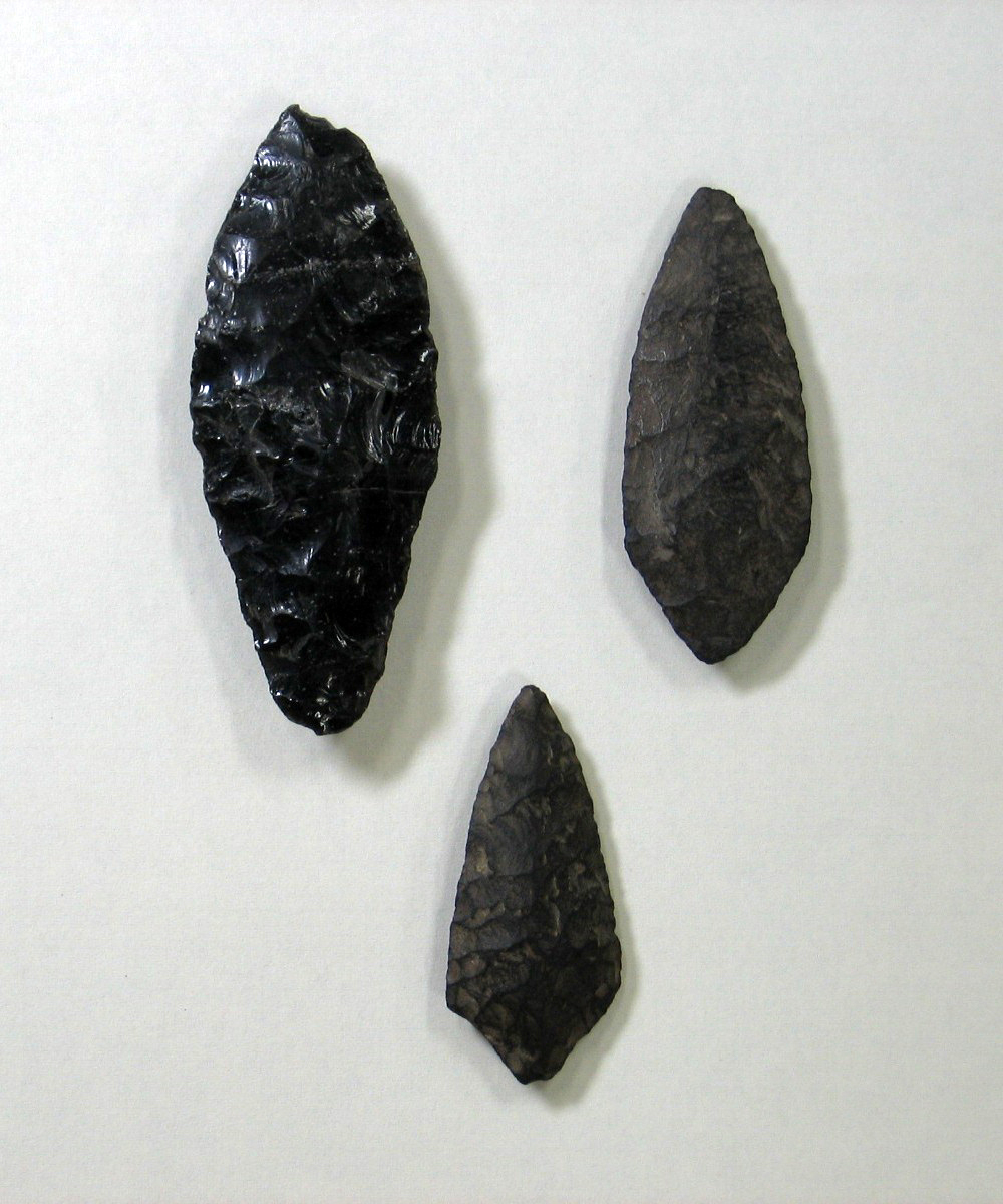 日本の何千年も昔の本物の旧石器 有舌尖頭器 サヌカイト製 確認用